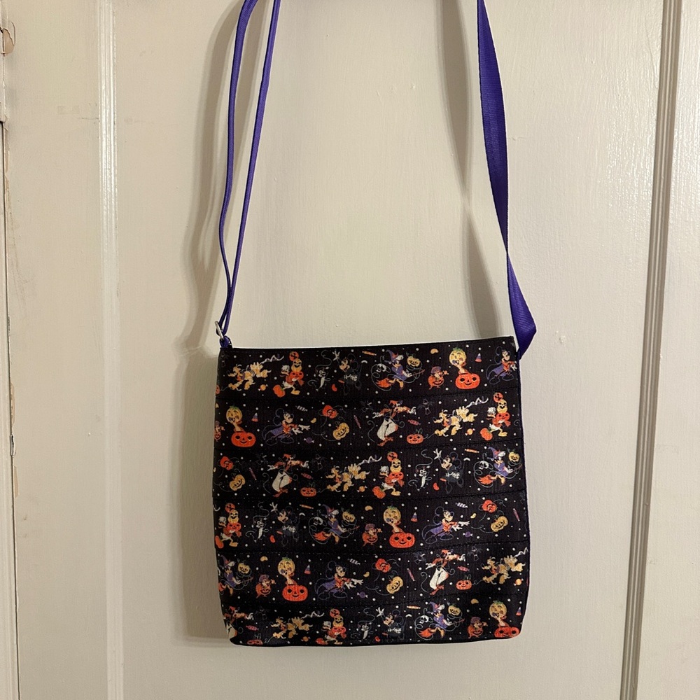 Disney Mickey & Friends Halloween Harveys Seatbelt Crossbody Bag - Picture 4 of 4